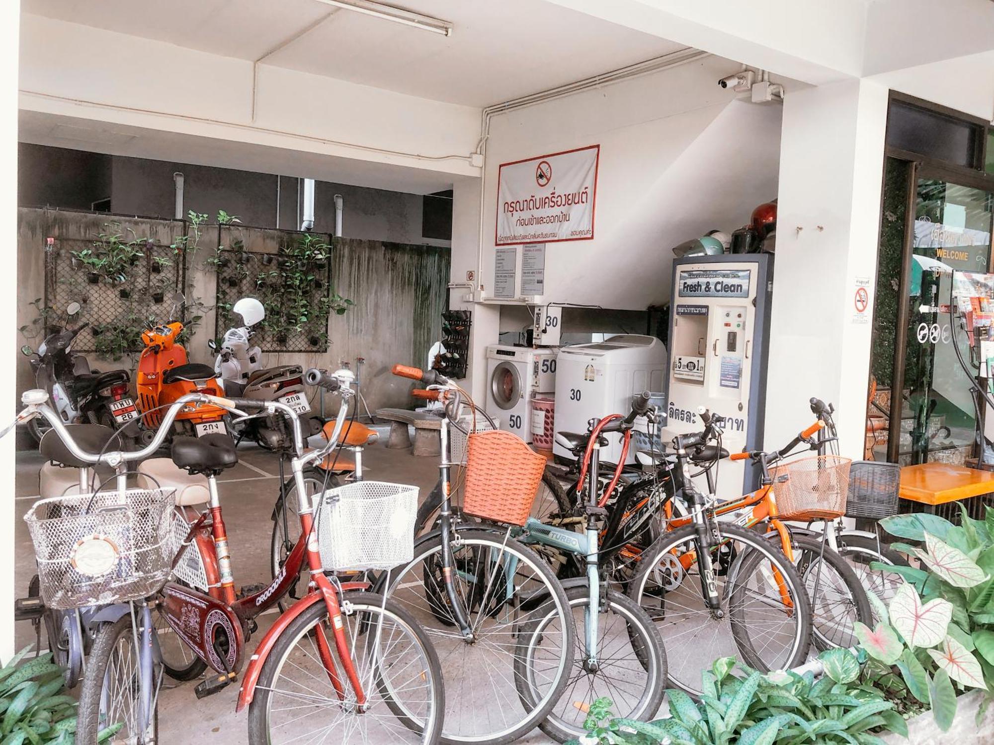 Dphouse Center Of Old Chiang Mai Hotel Exterior foto